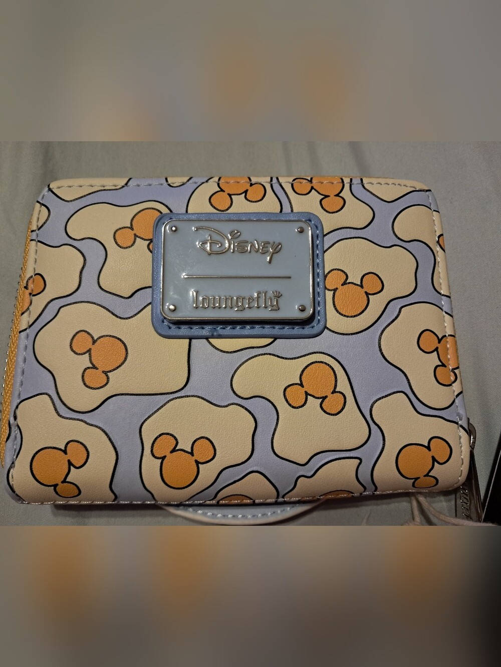 NWT Loungefly Disney Mickey Mouse Waffle Scented Small Zip Wallet - BL Exclusive - Picture 2 of 3